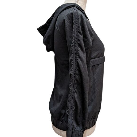 Lululemon Pack Light 1/2 Zip Pullover Jacket- Black Women's Size 2 Lightweight - Picture 10 of 15